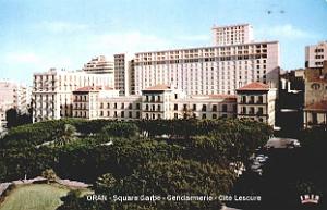 CA f- 010- Square Garbe